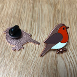 robin pin badge, robin enamel pin, christmas robin pin, bird pin badge, gift for bird lover, robin badge, robin lapel pin
