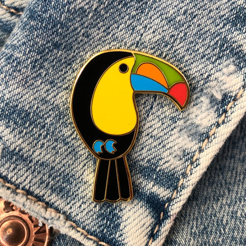 toucan pin badge, toucan enamel pin, toucan pin, toucan badge, toucan brooch, toucan lapel pin, enamel pin badge, bird enamel pin, tropical pin, summer pin, summer accessory